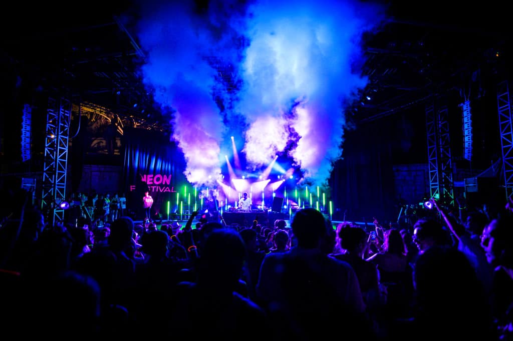 Cet été, Nice accueillera de nouveau l’immense festival électro Neon Festival au Théâtre de Verdure !